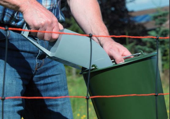 Seau plastique vert 12l