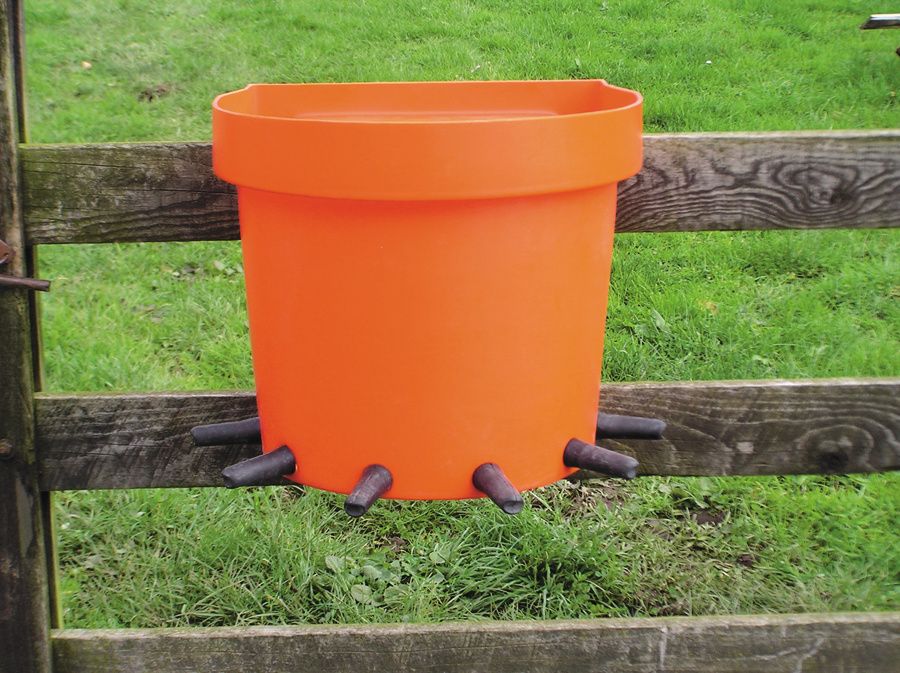 Seau biberon veau 6 Tétines 20 litres